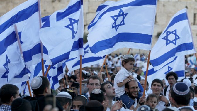 "ריקוד דגלים" בירושלים (צילום: נתי שוחט)