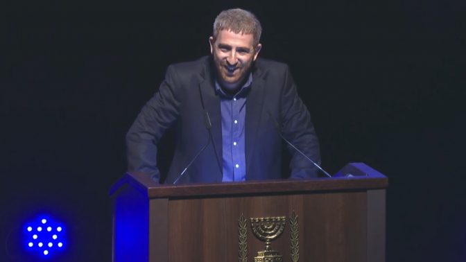 נטע ליבנה נואם בטקס "המורה של המדינה", 13.6.2019 (צילום מסך מתוך שידורי ynet)