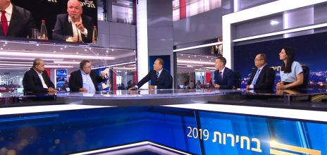 ח"כ אחמד טיבי, קיצוני משמאל, באולפן הבחירות של חדשות 12. 18.9.2019