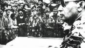 סוהארטו בלוויית גנרלים שנרצחו, 5.10.1965 (צילום: PD-INDONESIA, נחלת הכלל)