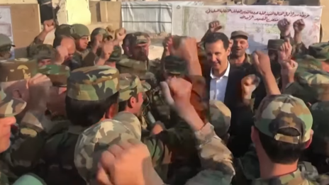חיילים מריעים לרודן הסורי בשאר אל אסד; אידליב, 2019 (צילום מסך)