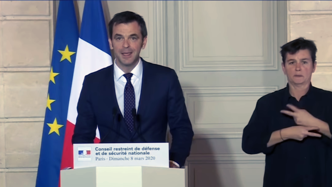 שר הבריאות של צרפת אוליבייה ורן בהצהרה בנוגע למדיניות הקורונה בצרפת (צילום מסך)