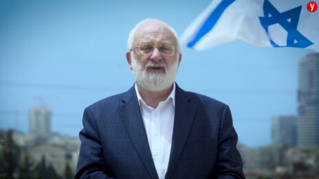מיכאל לייטמן, המנהיג הרוחני של תנועת "קבלה לעם" (צילום מסך מתוך סרטון שפורסם באתר ynet)