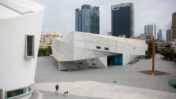 מוזיאון ת"א הסגור בתקופת מגפת הקורונה, 2.4.2020 (צילום: מרים אלסטר)