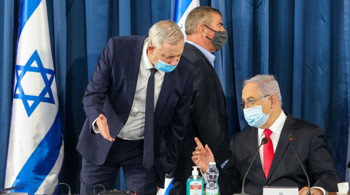 ראש ממשלת ישראל, בנימין נתניהו, עם שריו גבי אשכנזי ובני גנץ. ירושלים, יוני 2020 (צילום: מארק ישראל סלם)