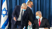 ראש ממשלת ישראל, בנימין נתניהו, עם שריו גבי אשכנזי ובני גנץ. ירושלים, יוני 2020 (צילום: מארק ישראל סלם)