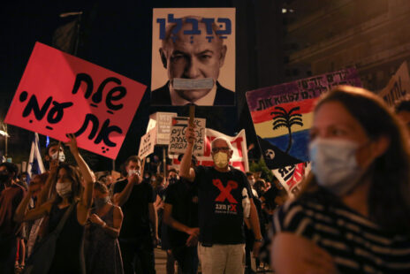 ההפגנה נגד ראש הממשלה נתניהו מול המעון הרשמי ברחוב בלפור בירושלים, אתמול (צילום: אוליבייה פיטוסי)
