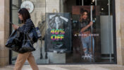 מודעות פרסומת במדרחוב ממילא, ירושלים (צילום: אוליבייה פיטוסי)