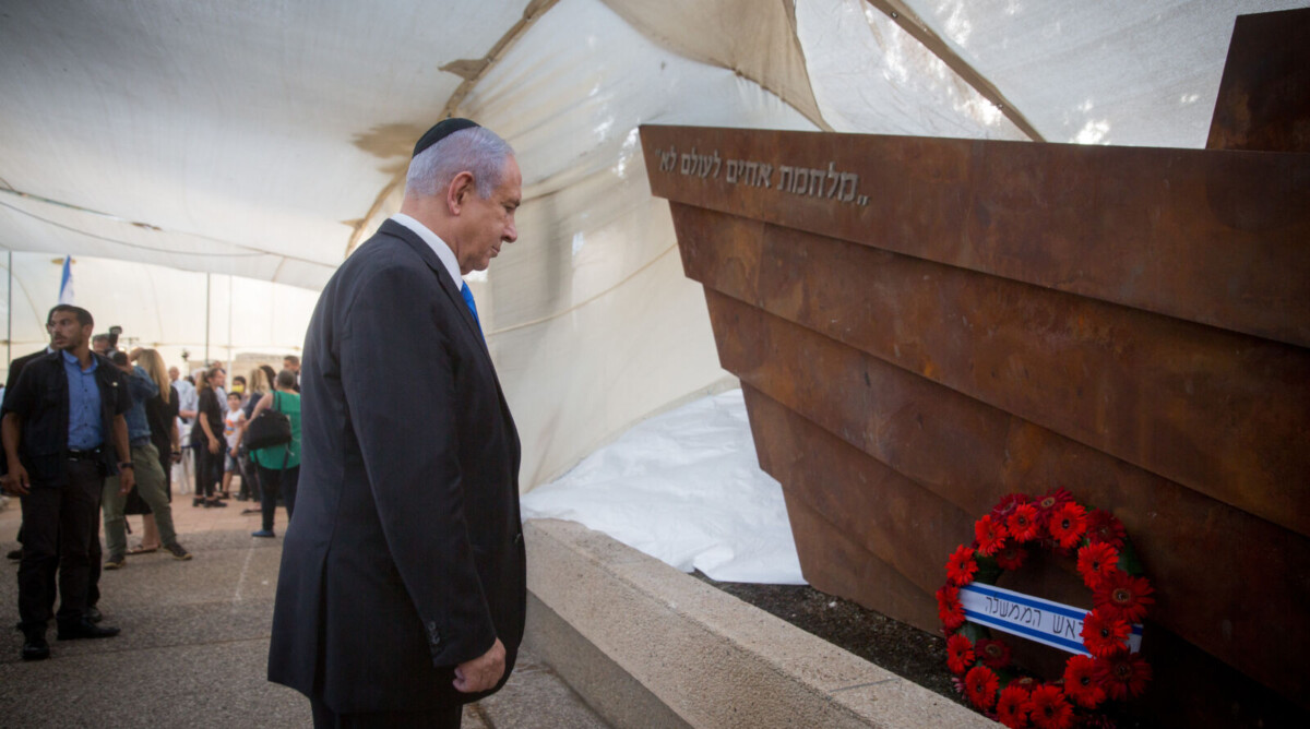 ראש ממשלת ישראל, בנימין נתניהו, באירוע לזכר הרוגי אלטלנה. תל-אביב, 26.5.2021 (צילום: מרים אלסטר)