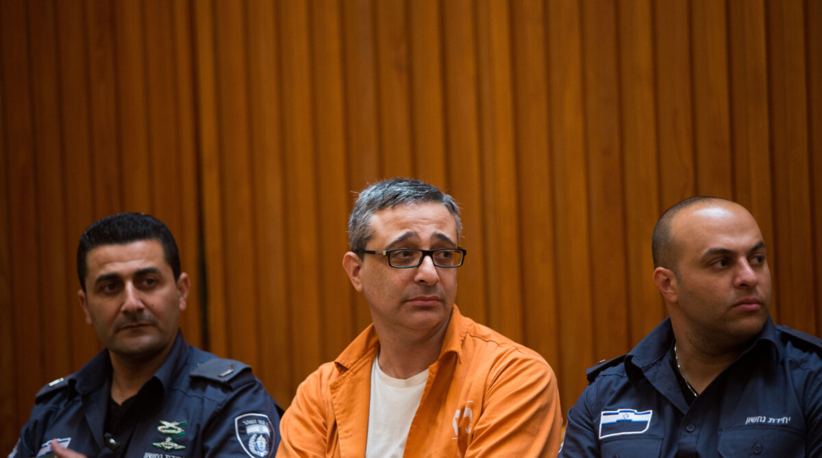 גור פינקלשטיין בבית-המשפט העליון בנובמבר 2015, בדיון בהליך שניהל בזמן תקופת מאסרו (צילום: יונתן זינדל)