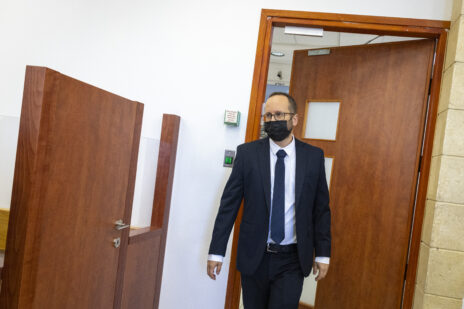 עו"ד אמיר טבנקין בבית-המשפט המחוזי בירושלים, 24.11.2021 (צילום: אוליבייה פיטוסי)