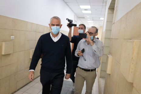 ארנון (נוני) מוזס בבית-המשפט המחוזי בירושלים, 29.11.2021 (צילום: אוליבייה פיטוסי)