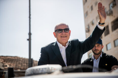 ראש הממשלה לשעבר בנימין נתניהו בביקור בשוק מחנה-יהודה בירושלים, אוקטובר 2021 (צילום: יונתן זינדל)