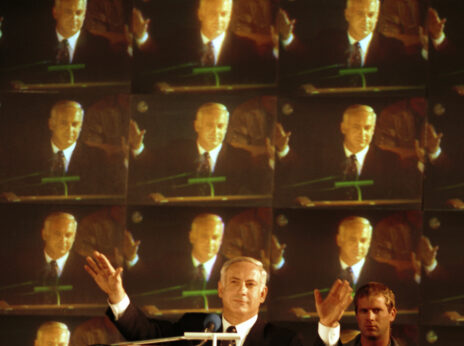 בנימין נתניהו נושא נאום ניצחון בתום בחירות 1996 (צילום: פלאש 90)