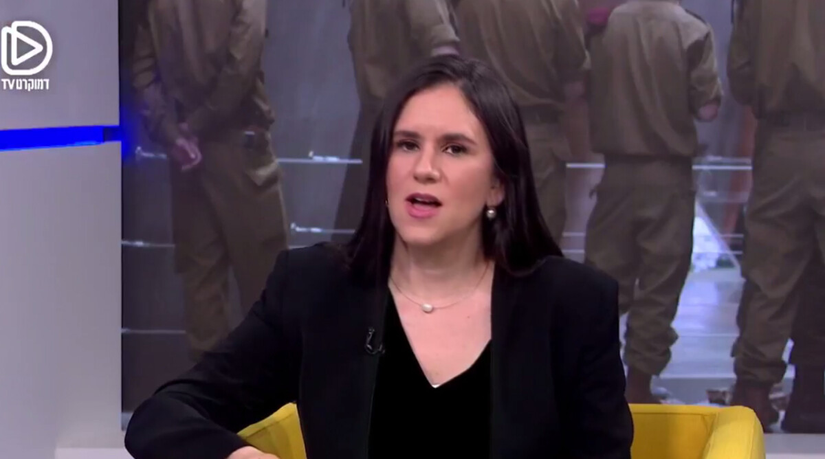 העיתונאית אמילי עמרוסי (צילום מסך דמוקרטTV)