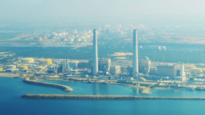 תחנת הכוח באשדוד (צילום: עמוס מירון, רשיון CC BY-SA 3.0)