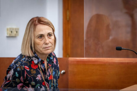 העדה הדס קליין בבית-המשפט המחוזי בירושלים, 12.7.2022 (צילום: אוליבייה פיטוסי)