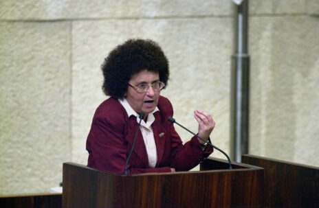 ח"כ תמר גוז'נסקי נואמת במליאת הכנסת, דצמבר 2000 (צילום: עמוס בן-גרשום, לע"מ)