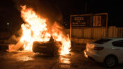 מכונית בוערת בעת מהומות בעכו בזמן מבצע "שומר החומות", 12.5.21 (צילום: רוני עופר)