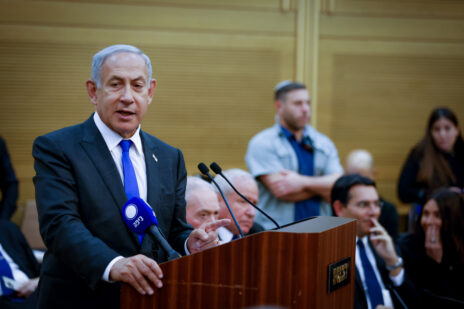 בנימין נתניהו, ראש ממשלת ישראל, נושא דברים בישיבה של מפלגת הליכוד. הכנסת, 9.1.2023 (צילום: אוליבייה פיטוסי)