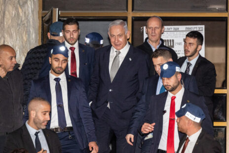 ראש הממשלה בנימין נתניהו מגיע לבקר את אריה דרעי, לאחר פסק הדין נגד מינויו לשר, ירושלים, 18.1.23 (צילום: יונתן זינדל)