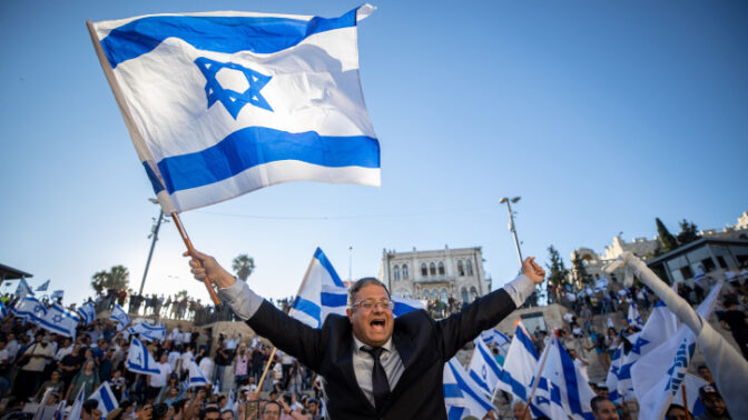ח"כ איתמר בן-גביר במצעד דגלים ליד שער שכם בירושלים, 15.6.23 (צילום: יונתן זינדל)