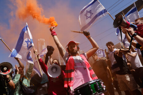 מפגינים נגד ההפיכה המשטרית חוסמים את נתיבי איילון, 16.3.2023 (צילום: אריק מרמור)