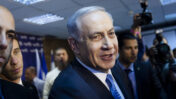 בנימין נתניהו, ראש ממשלת ישראל, בשולי מסיבת עיתונאים שקיים בתל-אביב לקראת בחירות 2015 (צילום: אמיר לוי)