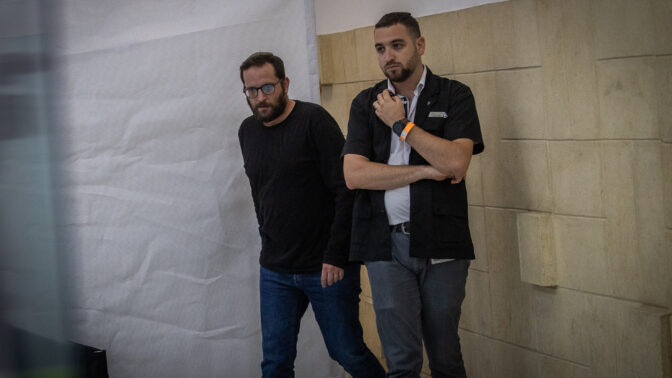 יונתן אוריך, דוברו של רה"מ בנימין נתניהו, מגיע לביהמ"ש המחוזי בירושלים ליומה הראשון של עדות ארנון מילצ'ן, 25.6.23 (צילום: אורן בן חקון) יונתן אוריך, דוברו של רה"מ בנימין נתניהו, מגיע לביהמ"ש המחוזי בירושלים ליומה הראשון של עדות ארנון מילצ'ן, 25.6.23 (צילום: אורן בן-חקון)