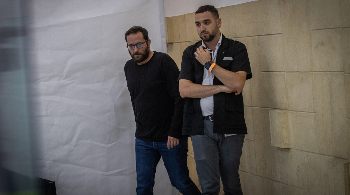 יונתן אוריך, דוברו של רה"מ בנימין נתניהו, מגיע לביהמ"ש המחוזי בירושלים ליומה הראשון של עדות ארנון מילצ'ן, 25.6.23 (צילום: אורן בן חקון) יונתן אוריך, דוברו של רה"מ בנימין נתניהו, מגיע לביהמ"ש המחוזי בירושלים ליומה הראשון של עדות ארנון מילצ'ן, 25.6.23 (צילום: אורן בן-חקון)