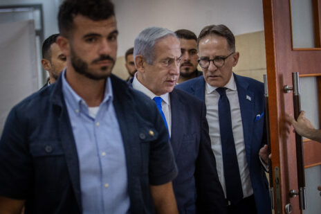 רה"מ בנימין נתניהו מגיע לבית-המשפט המחוזי בירושלים ליומה הראשון של עדות ארנון מילצ'ן, 25.6.2023 (צילום: אורן בן-חקון)