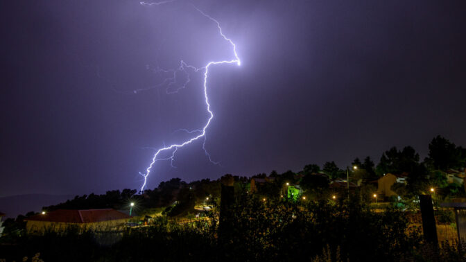 סופת ברקים מעל עמק החולה, 3.6.23 (צילום: פלאש 90)