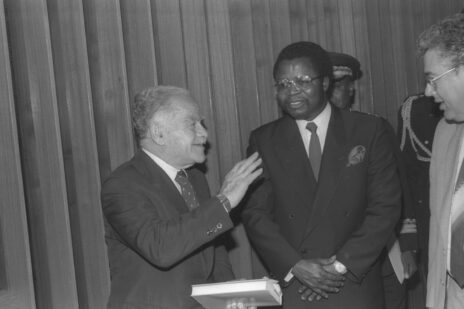 ראש הממשלה יצחק שמיר בפגישה עם נשיא ליבריה סמואל דו, במונרוביה בירת ליבריה, 17.6.1987 (צילום: נתי הרניק, לע"מ)