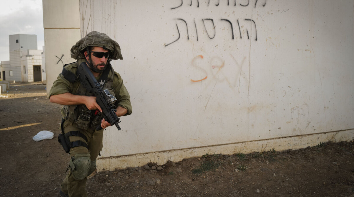 חיילי מילואים מתאמנים בלוחמה בשטח בנוי ברמת הגולן, 12.10.23 (צילום: מיכאל גלעדי)