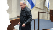 ראש ממשלת ישראל, בנימין נתניהו, יורד מהדוכן במליאת הכנסת, 16.10.2023 (צילום מקורי: נעם ריבקין-פנטון)