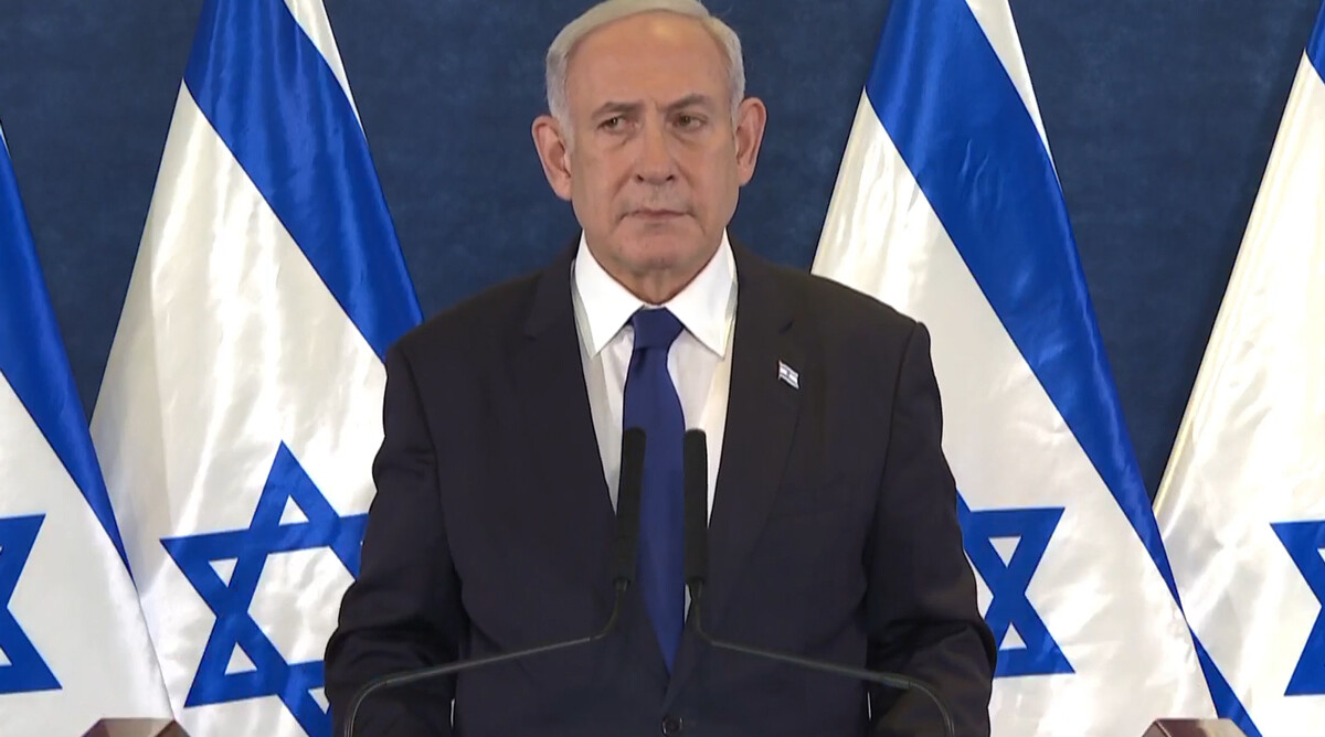 בנימין נתניהו מוסר הודעה לתקשורת ביום הראשון למלחמת סוכות, 7.10.2023 (צילום מסך מתוך שידורי לע"מ) בנימין נתניהו מוסר הודעה לתקשורת ביום הראשון למלחמת סוכות, 7.10.2023 (צילום מסך מתוך שידורי לע"מ)