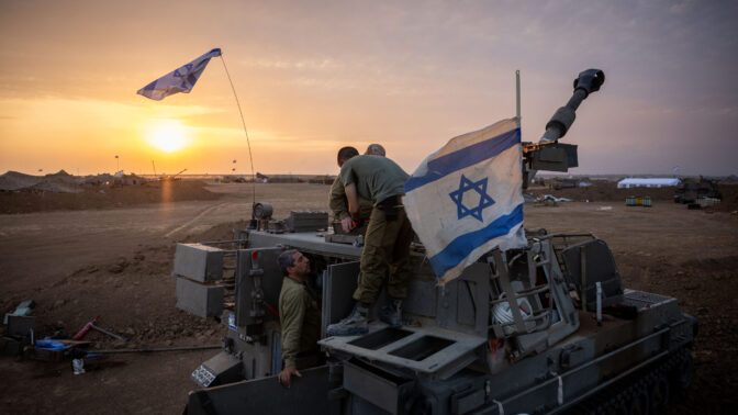 חיילי מילואים על גבול ישראל-עזה, 13.11.2023 (צילום: יונתן זינדל)