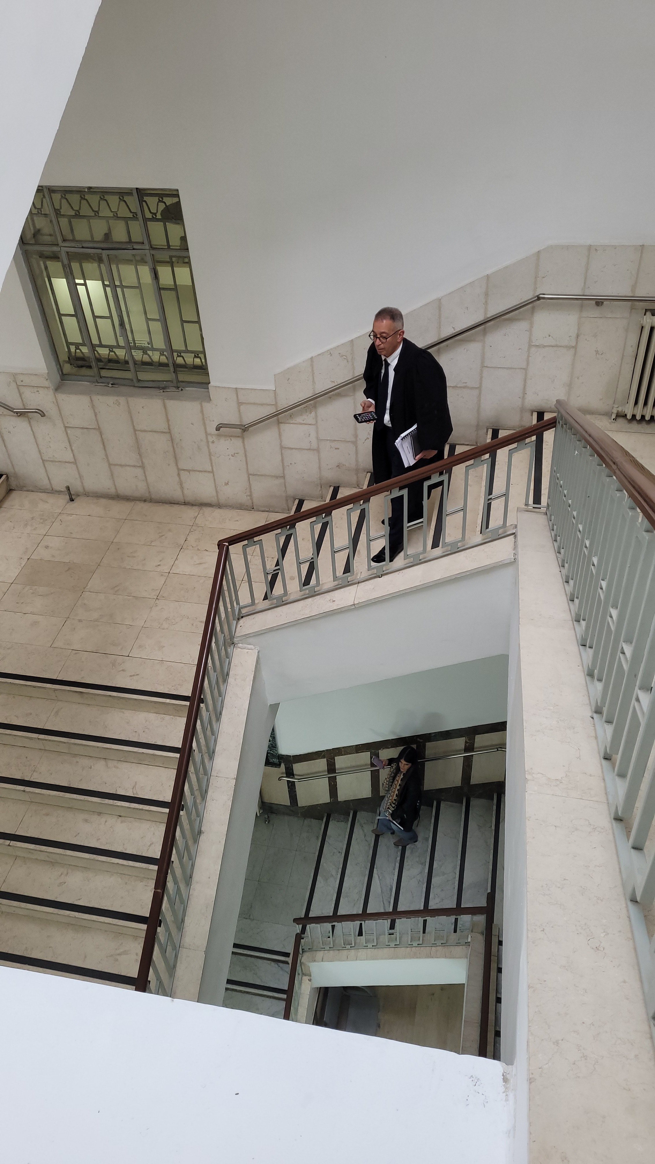 עו"ד בעז בן-צור עוזב את אולם משפט המו"לים אחרי שהודיע על בקשתו לפטור אותו מייצוג ראש הממשלה נתניהו, 29.1.24 (צילום: אורן פרסיקו)