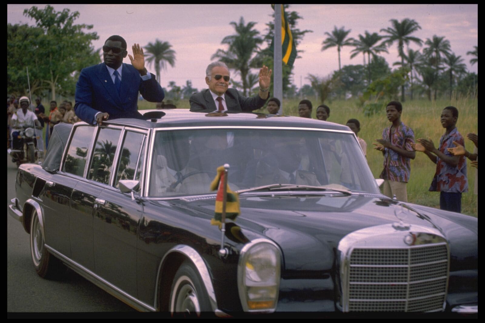 רה"מ יצחק שמיר עם נשיא טוגו איידמה גנסינגבה, בעת ביקור ממלכתי בבירה לומה, 14.6.1987 (צילום: נתי הרניק, לע"מ)