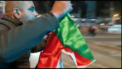 פעיל הליכוד משה מירון אוחז בדגל פלסטין בהפגנה נגד ההפיכה המשטרית, צילום מסך מציוץ תאגיד השידור