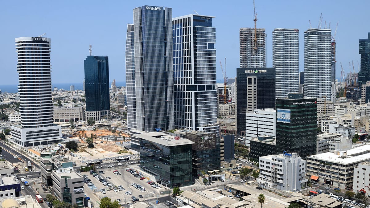משרדים בתל-אביב (צילום: גילי יערי)