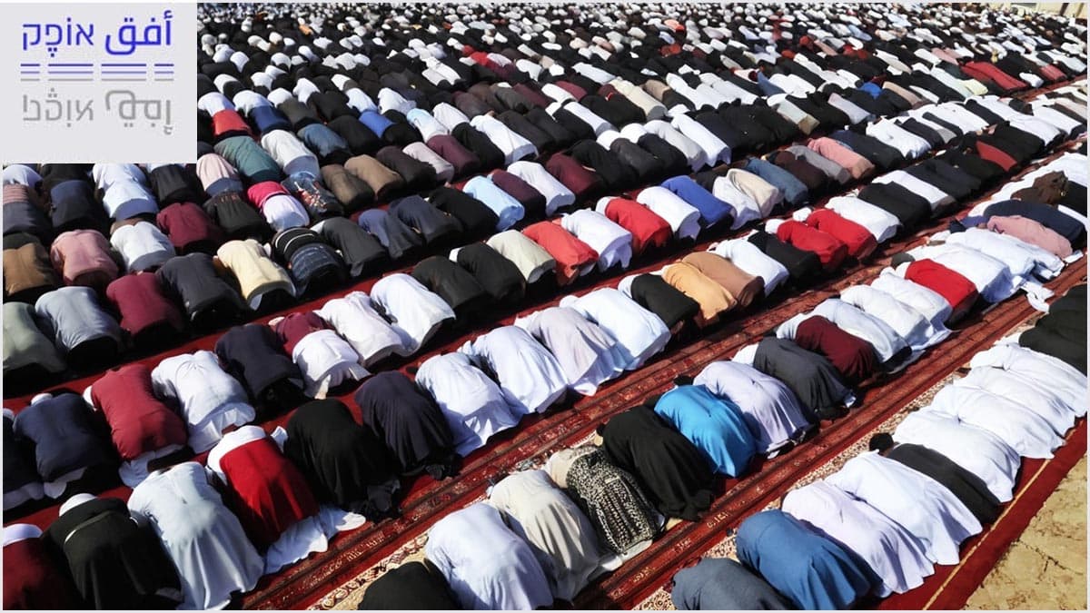 מוסלמים מתפללים (צילום: FreePic AI)