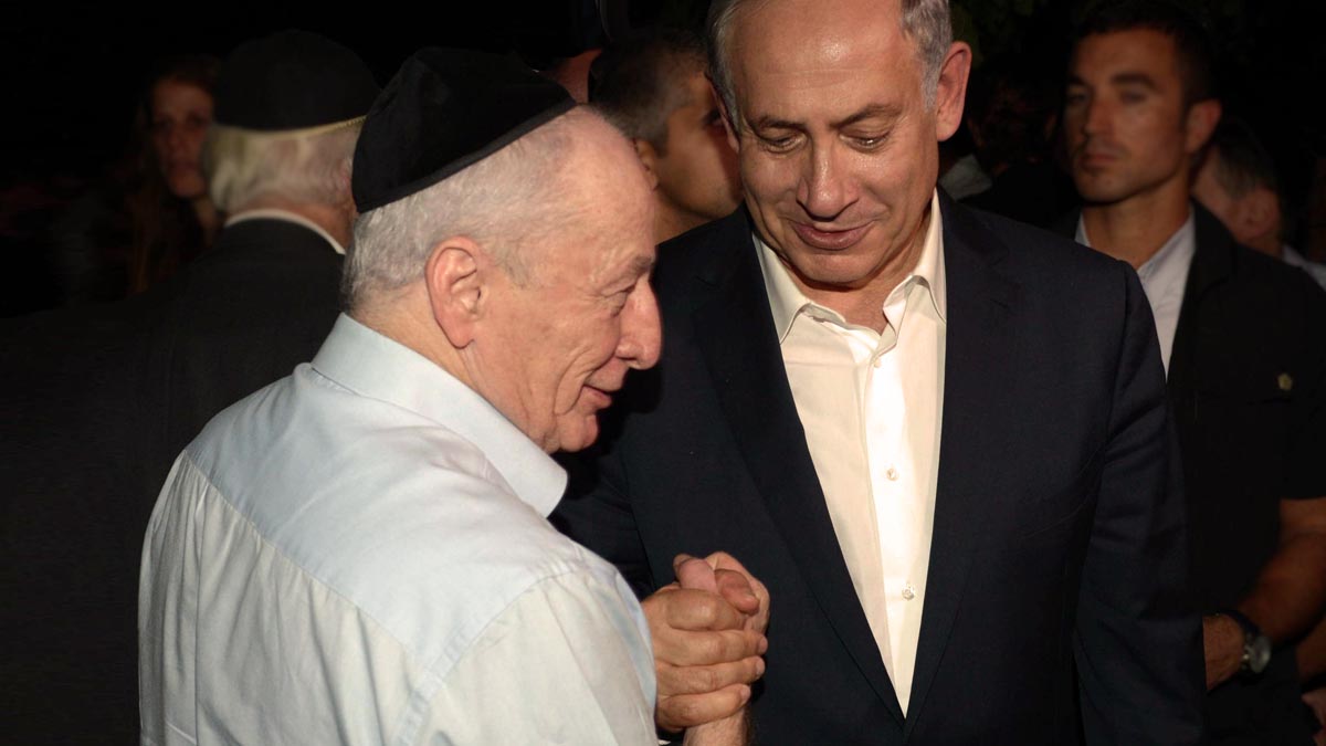 ראש הממשלה בנימין נתניהו (מימין) עם היועץ המשפטי לממשלה עו"ד יהודה וינשטיין, ספטמבר 2015 (צילום: עמוס בן-גרשום, לע"מ)