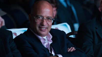הטייקון אלי עזור, מו"ל "מעריב", "ג'רוזלם פוסט", תחנת הרדיו 103FM ואתר החדשות "וואלה" (צילום: מרים אלסטר) הטייקון אלי עזור, מו"ל "מעריב", "ג'רוזלם פוסט", תחנת הרדיו 103FM ואתר החדשות "וואלה" (צילום: מרים אלסטר)