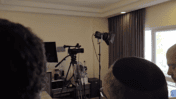 פקחי משרד התקשורת מחרימים ציוד של ערוץ "אל-ג'זירה" בחדר מלון בירושלים, 5.5.24, צילום מסך מתוך סרטון שפירסם שר התקשורת שלמה קרעי בחשבון הטוויטר שלו