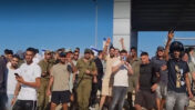 המון מוסת נאסף סביב העיתונאית אילנה קוריאל, צילום מסך מסרטון שפורסם ב-ynet