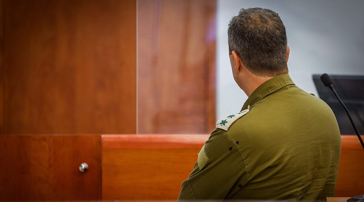 רון אילון, מנכ"ל yes לשעבר, לפני עדותו במשפט המו"לים, ביהמ"ש המחוזי בירושלים, 8.7.24 (צילום: חיים גולדברג)