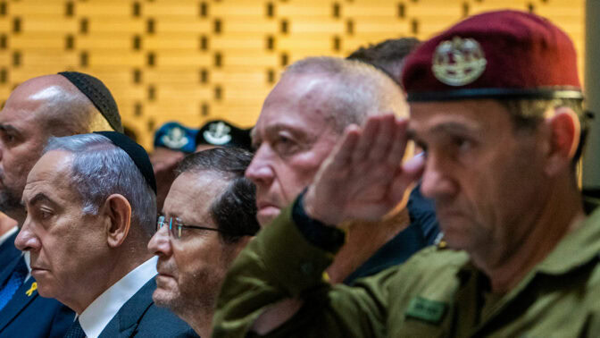 מימין: הרמטכ"ל הרצי הלוי, שר הביטחון יואב גלנט, הנשיא יצחק הרצוג וראש הממשלה בנימין נתניהו (צילום: שלו שלום)