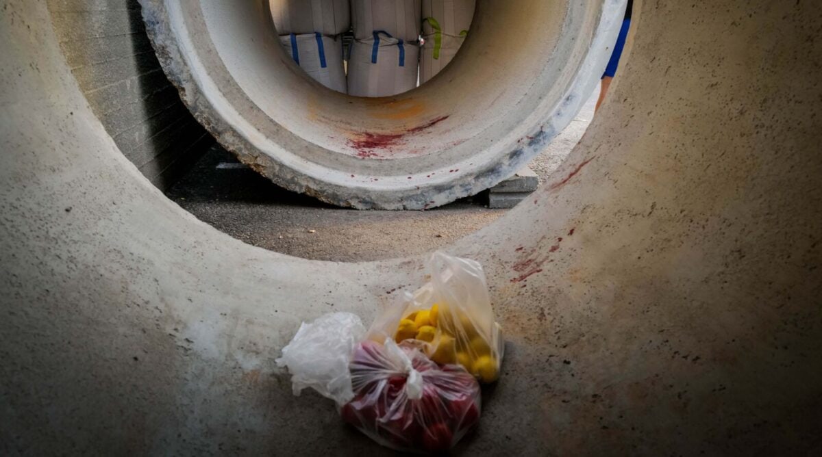 זירת נפילת רקטה של חיזבאללה שהרגה שניים ופצעה שבעה, מג'ד אל כרום, 25.10.24 (צילום: מיכאל גלעדי) זירת נפילת רקטה של חיזבאללה שהרגה שניים ופצעה שבעה, מג'ד אל כרום, 25.10.24 (צילום: מיכאל גלעדי)