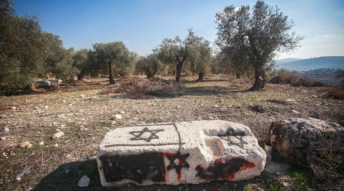 גרפיטי של מגן דוד על אתר ארכיאולוגי בסבסטיה, 30.11.24 (צילום: נאסר אישתיה) גרפיטי של מגן דוד על אתר ארכיאולוגי בסבסטיה, 30.11.24 (צילום: נאסר אישתיה)